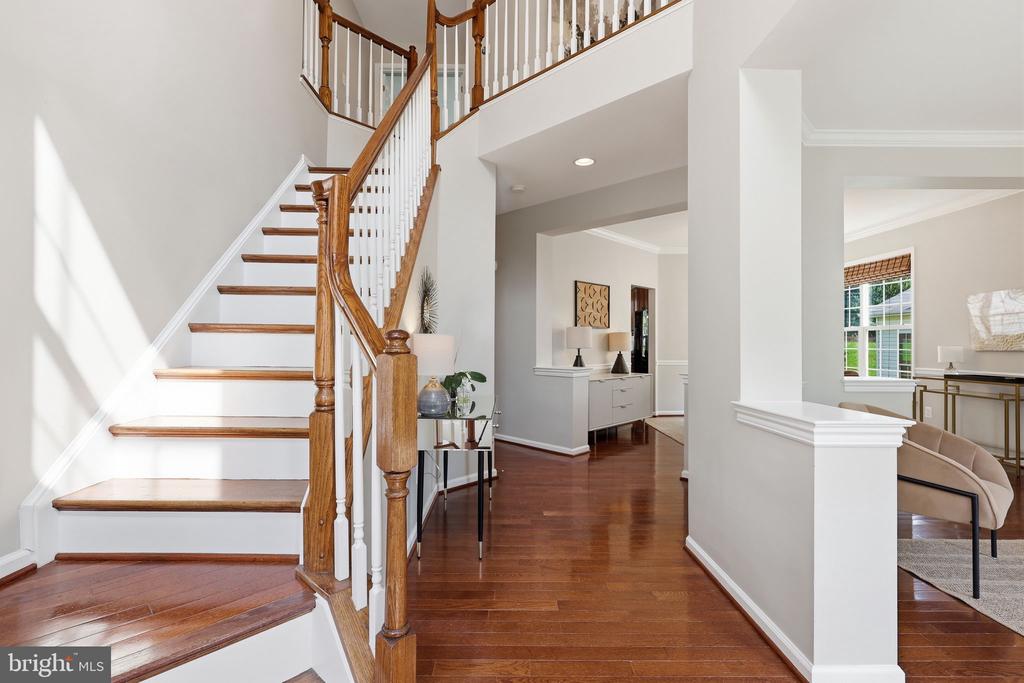 8816 YELLOWTHROAT COURT