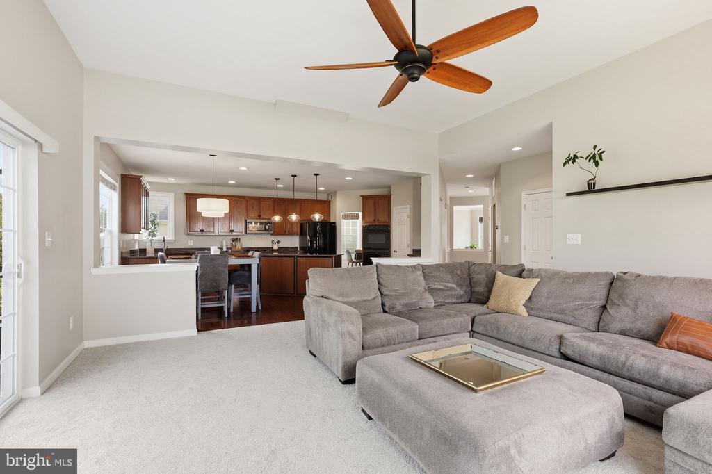 8816 YELLOWTHROAT COURT