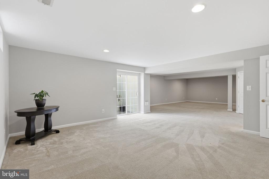 8816 YELLOWTHROAT COURT