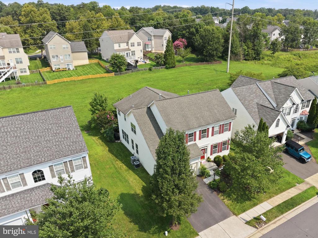 8816 YELLOWTHROAT COURT