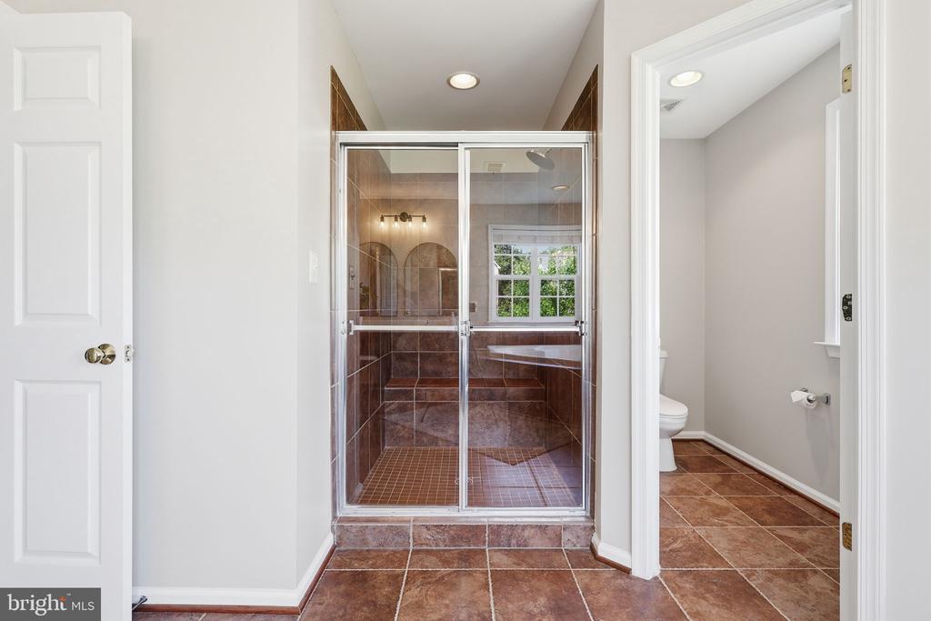 8816 YELLOWTHROAT COURT