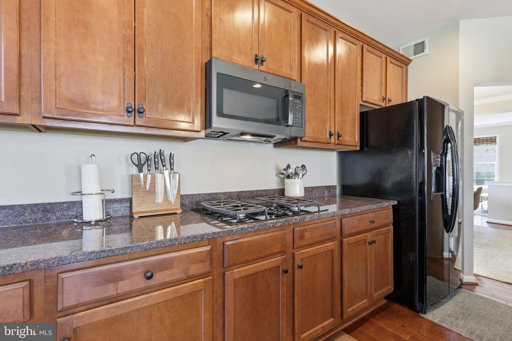 8816 YELLOWTHROAT COURT