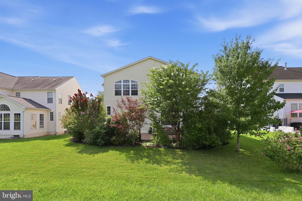 8816 YELLOWTHROAT COURT