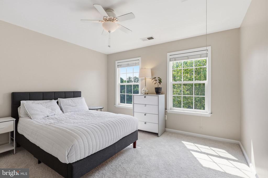 8816 YELLOWTHROAT COURT