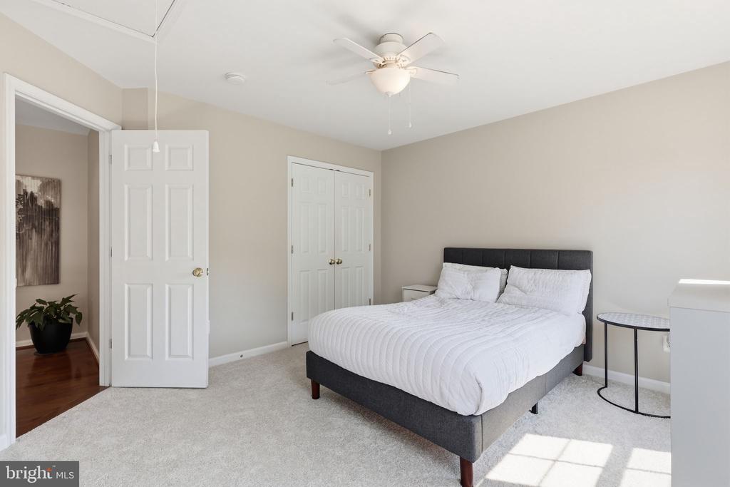 8816 YELLOWTHROAT COURT