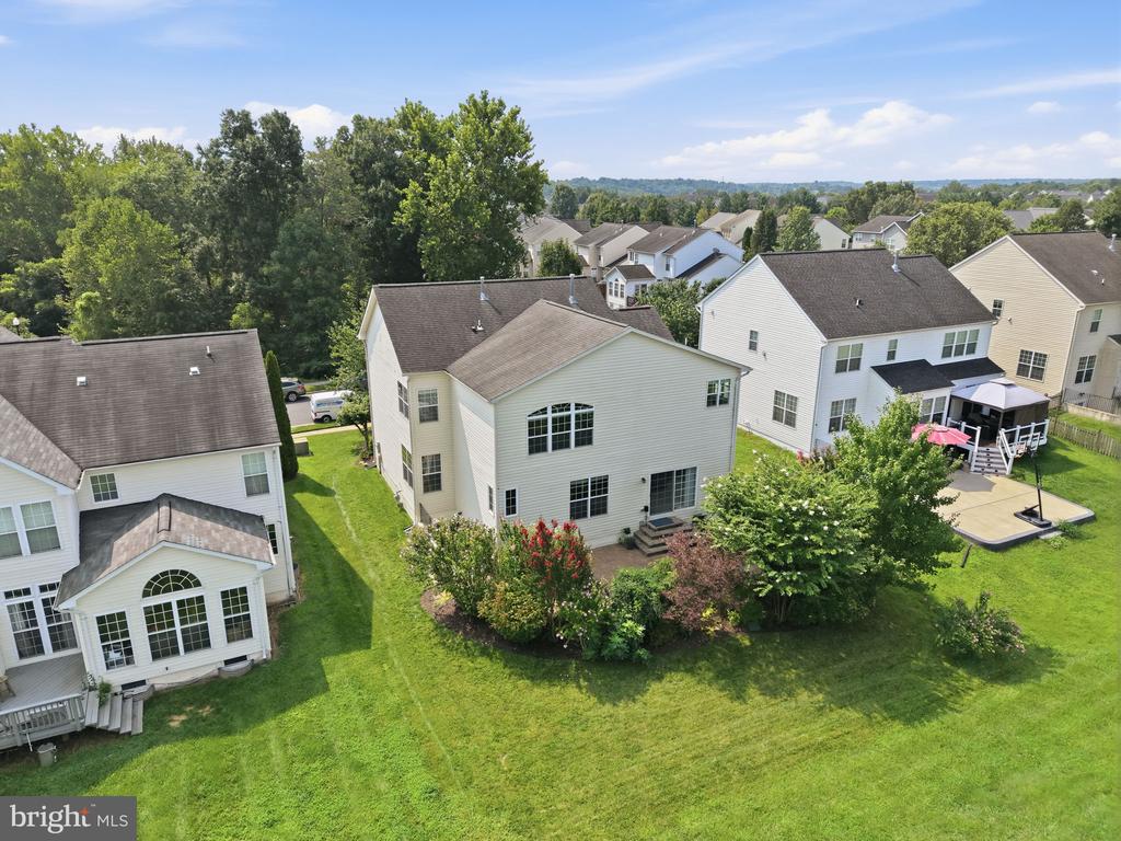 8816 YELLOWTHROAT COURT