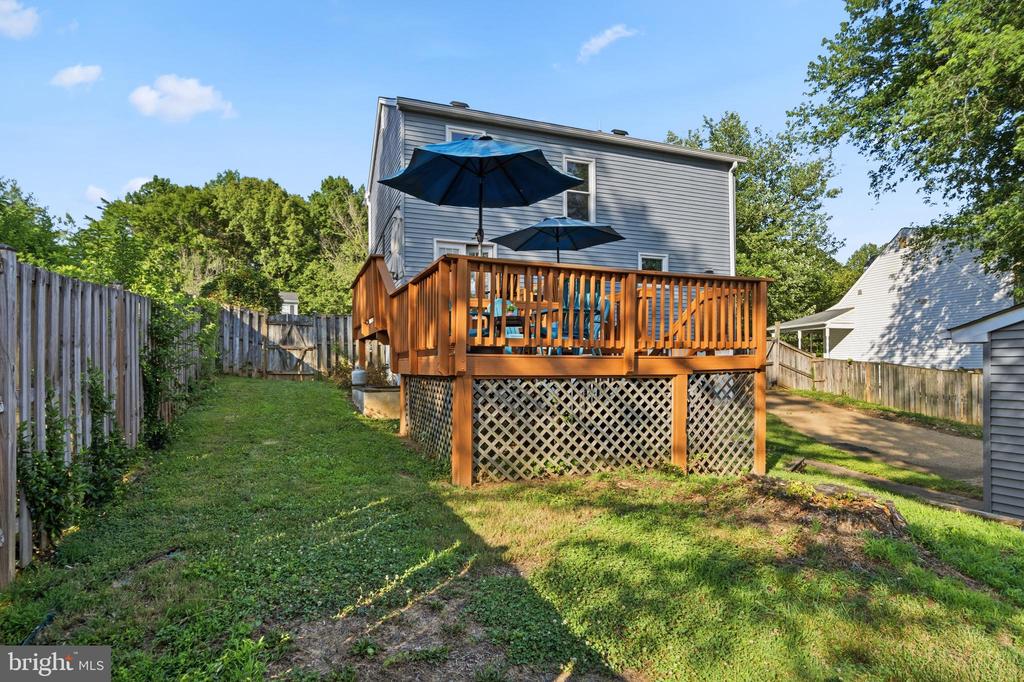 5665 ROUNDTREE DRIVE