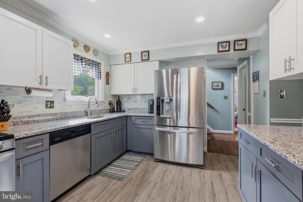5665 ROUNDTREE DRIVE