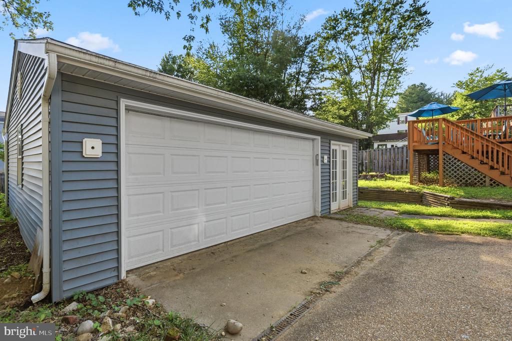 5665 ROUNDTREE DRIVE