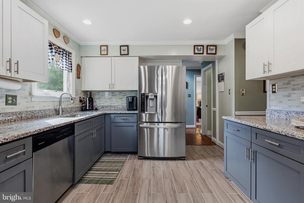 5665 ROUNDTREE DRIVE