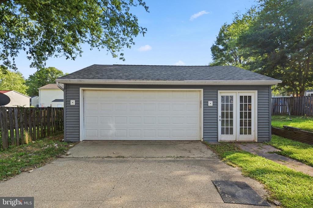 5665 ROUNDTREE DRIVE