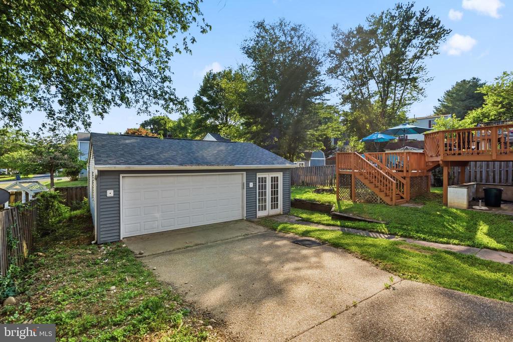5665 ROUNDTREE DRIVE