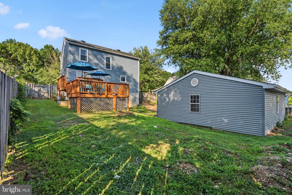 5665 ROUNDTREE DRIVE