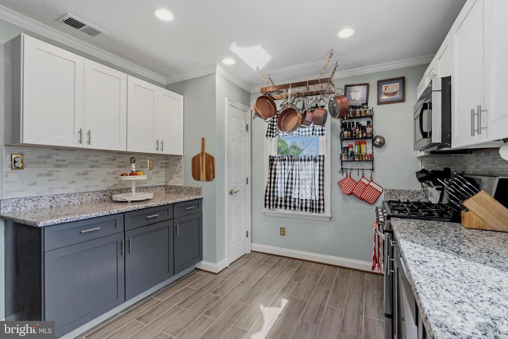 5665 ROUNDTREE DRIVE