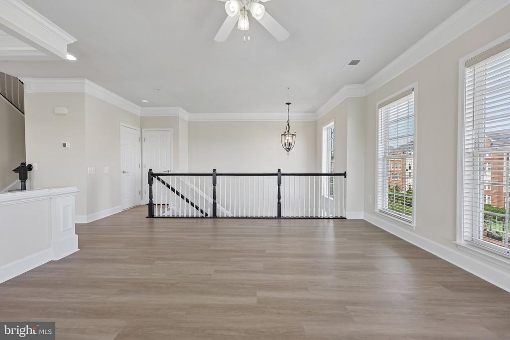 2213 OBERLIN DRIVE