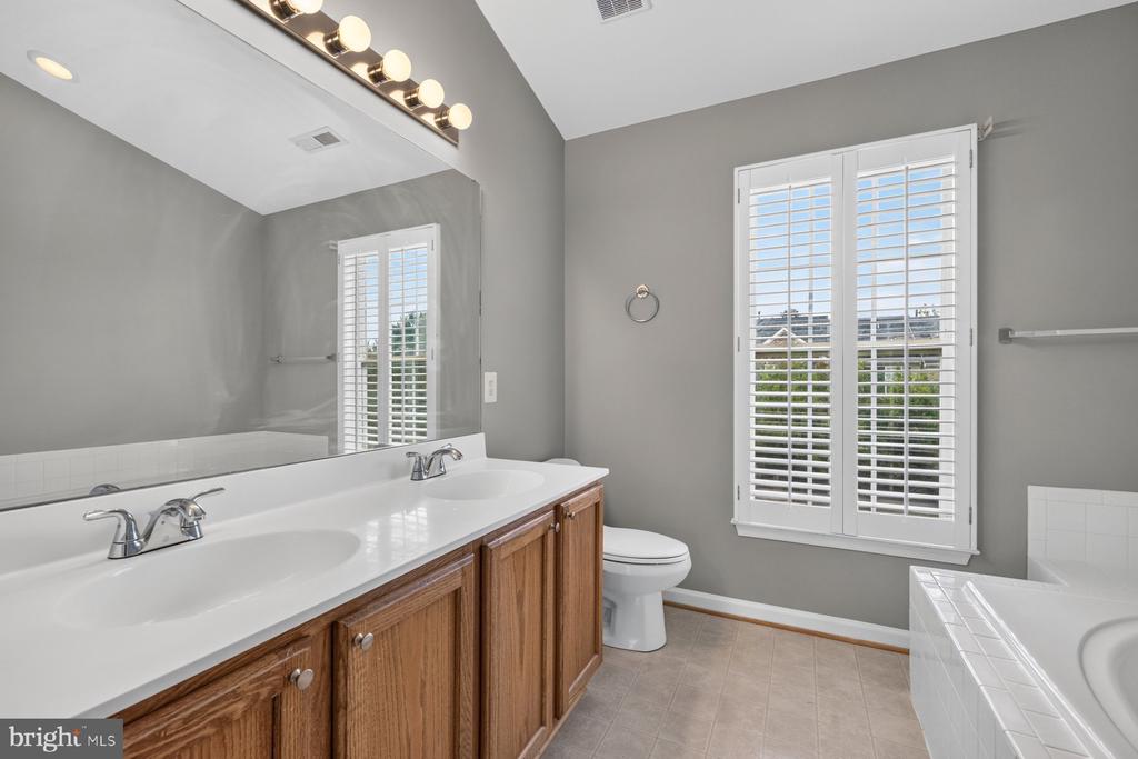 9832 MAITLAND LOOP