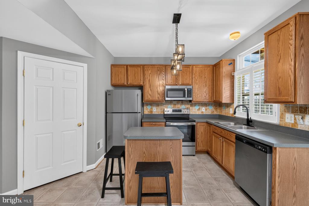 9832 MAITLAND LOOP