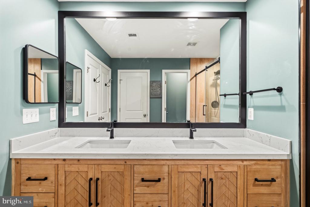9228 ALVYN LAKE CIRCLE