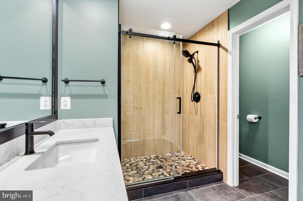 9228 ALVYN LAKE CIRCLE