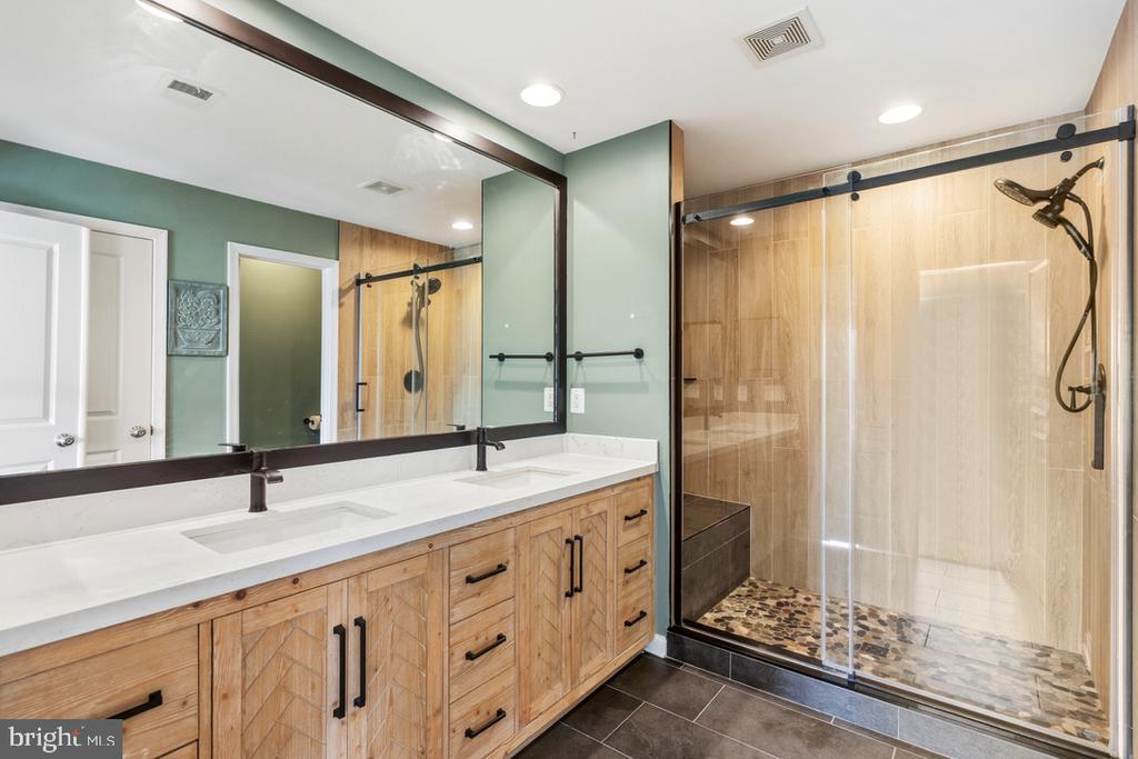 9228 ALVYN LAKE CIRCLE
