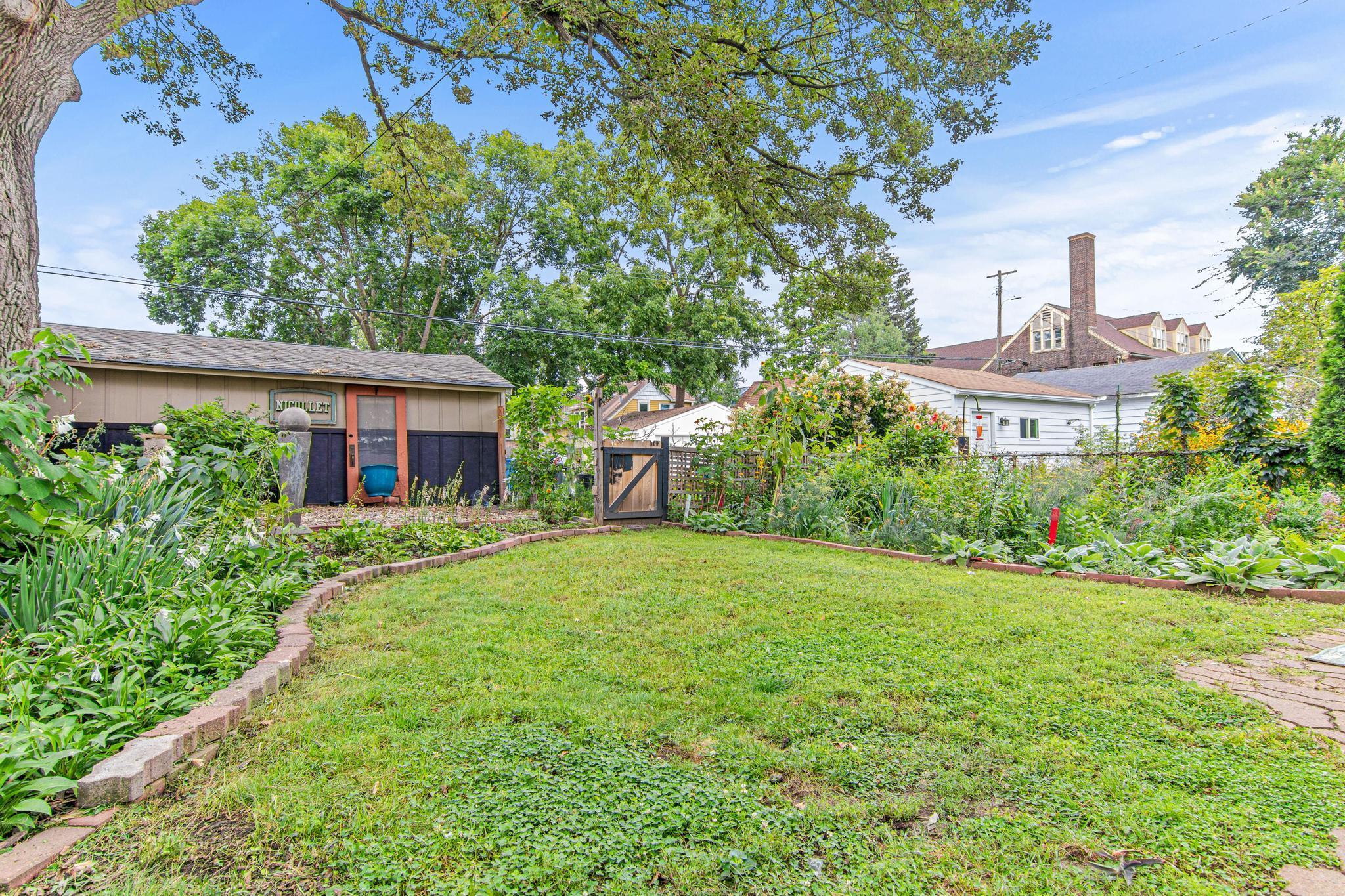 4535 Wentworth Avenue