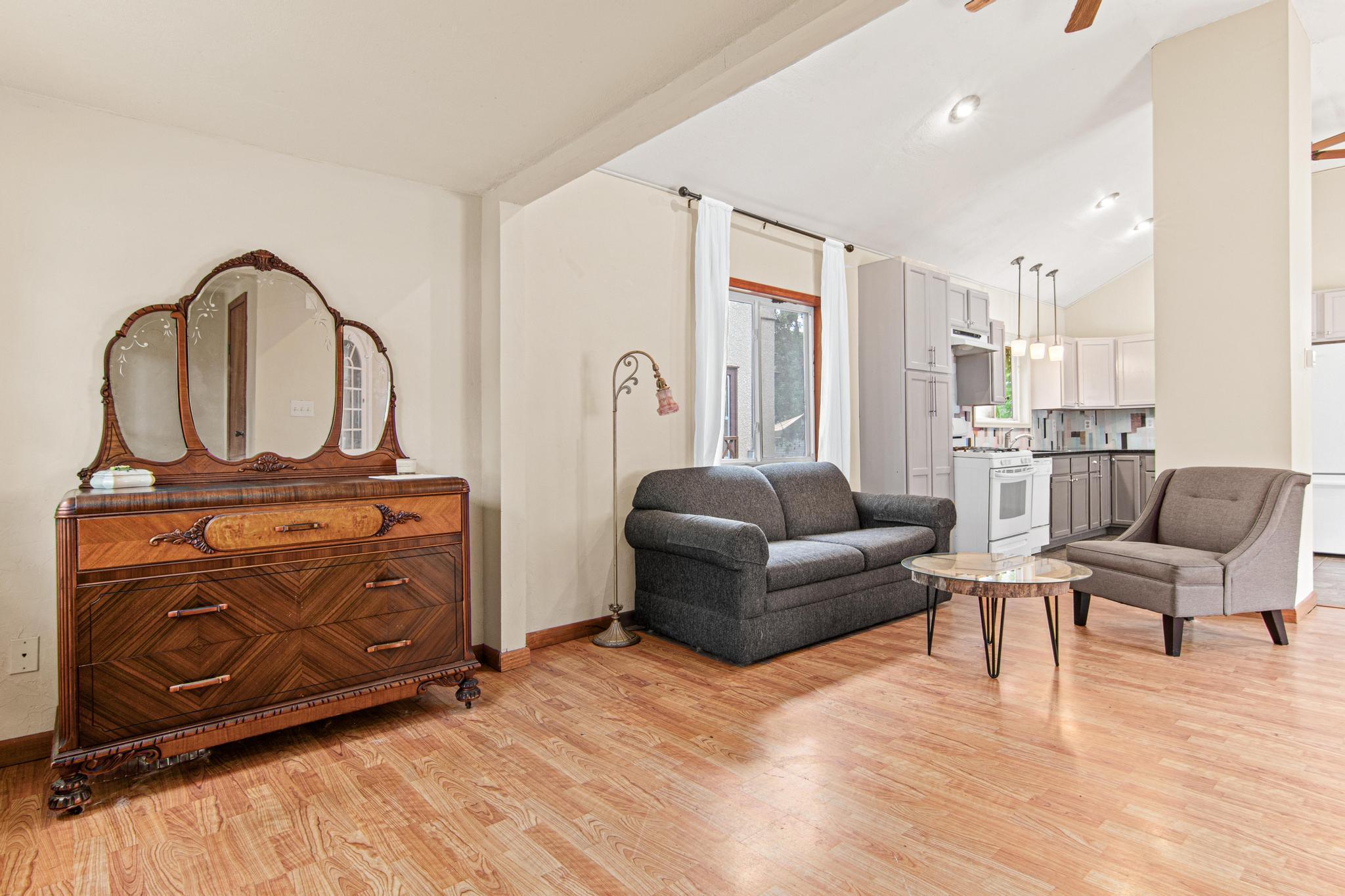 4535 Wentworth Avenue