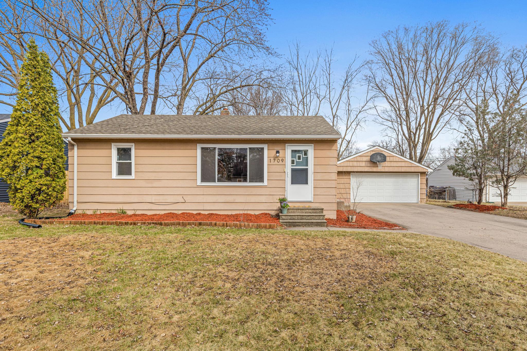 1709 Hillview Road