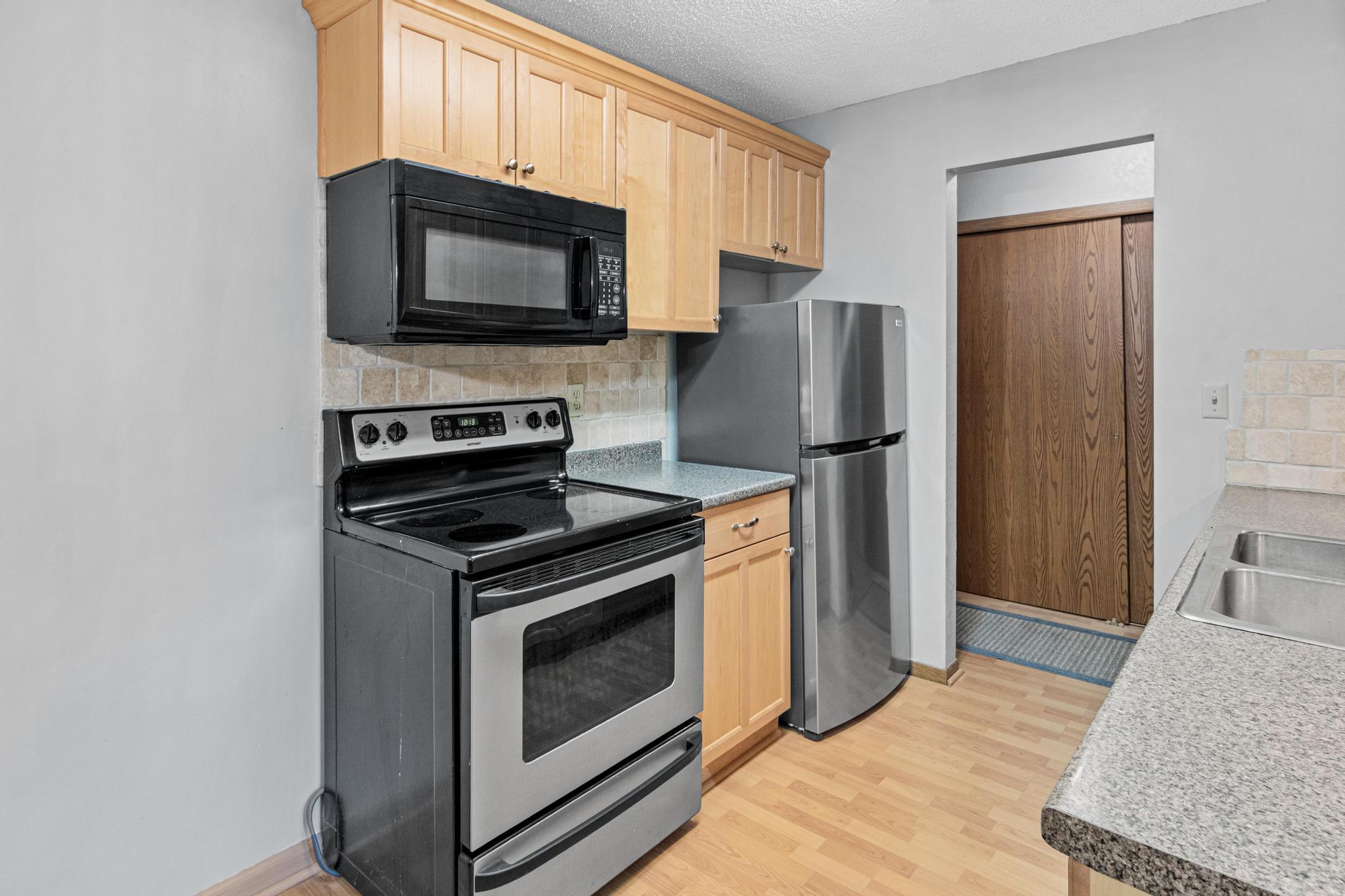 7759 142nd Street W Unit: 105