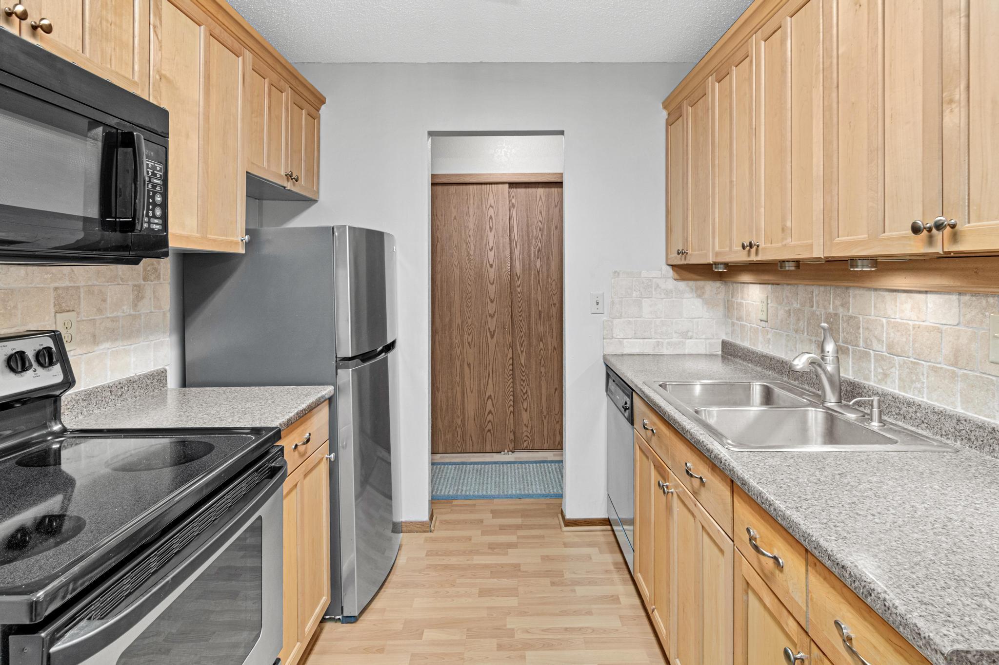 7759 142nd Street W Unit: 105