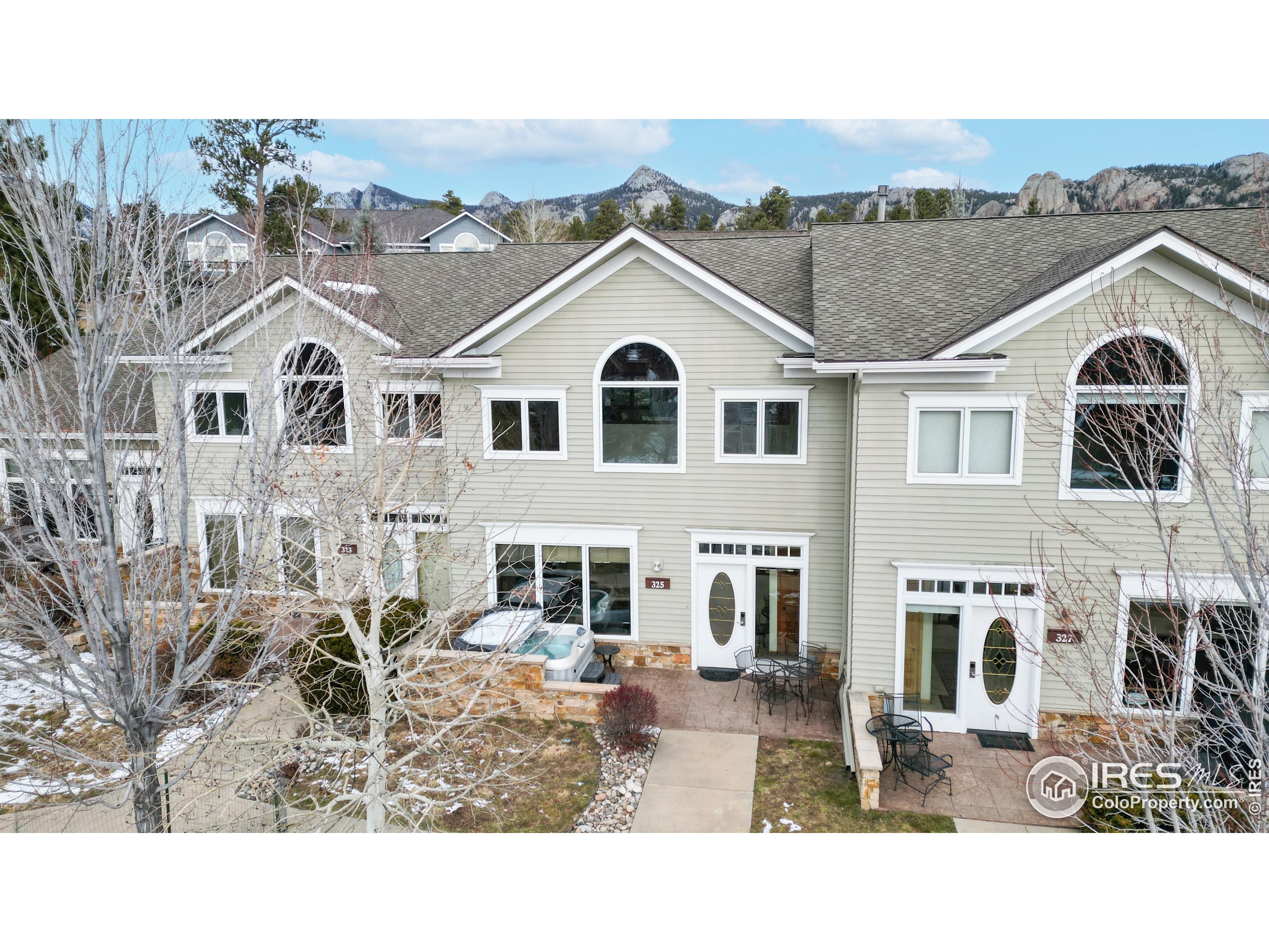 325 Overlook Ln