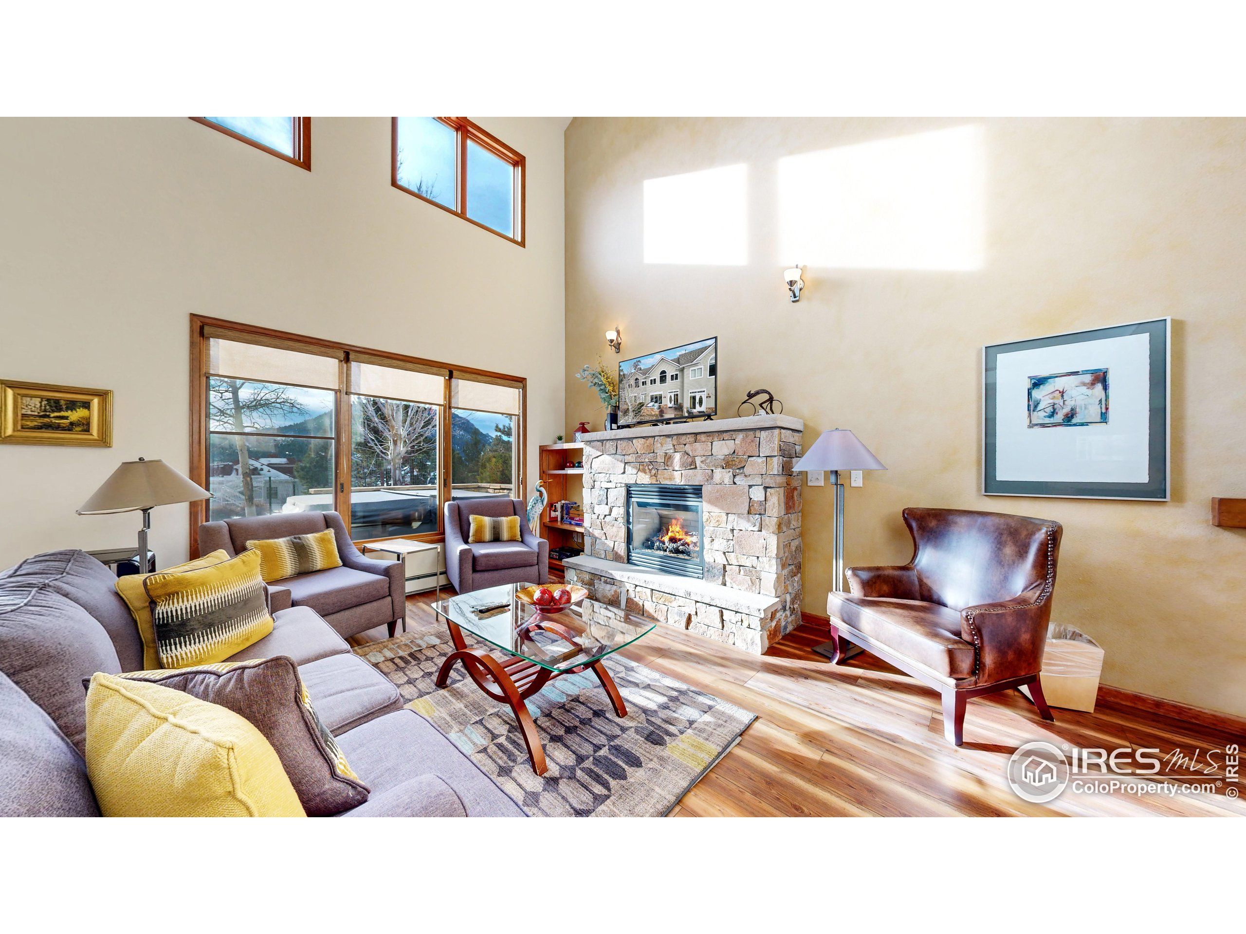 325 Overlook Ln