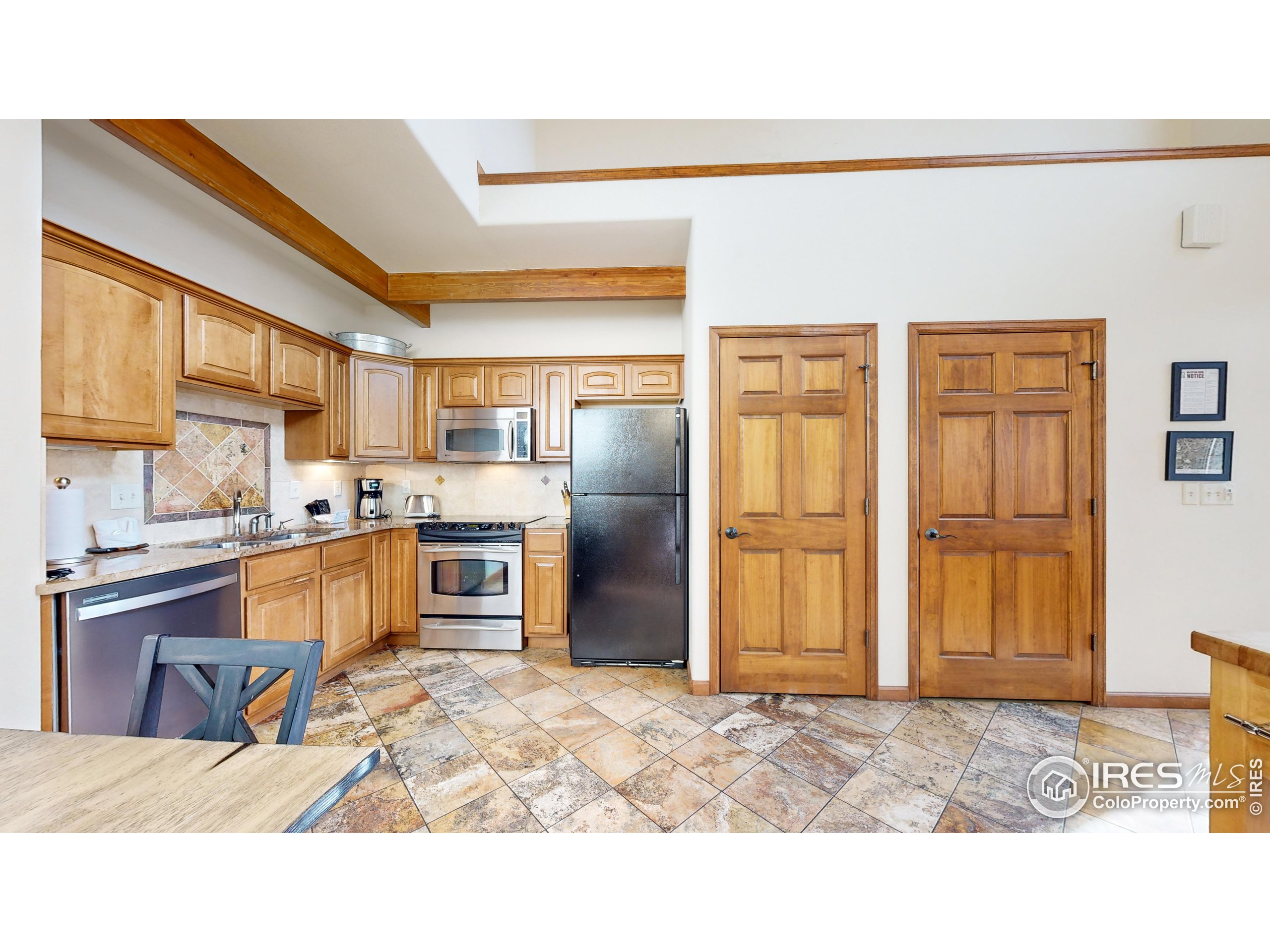 325 Overlook Ln
