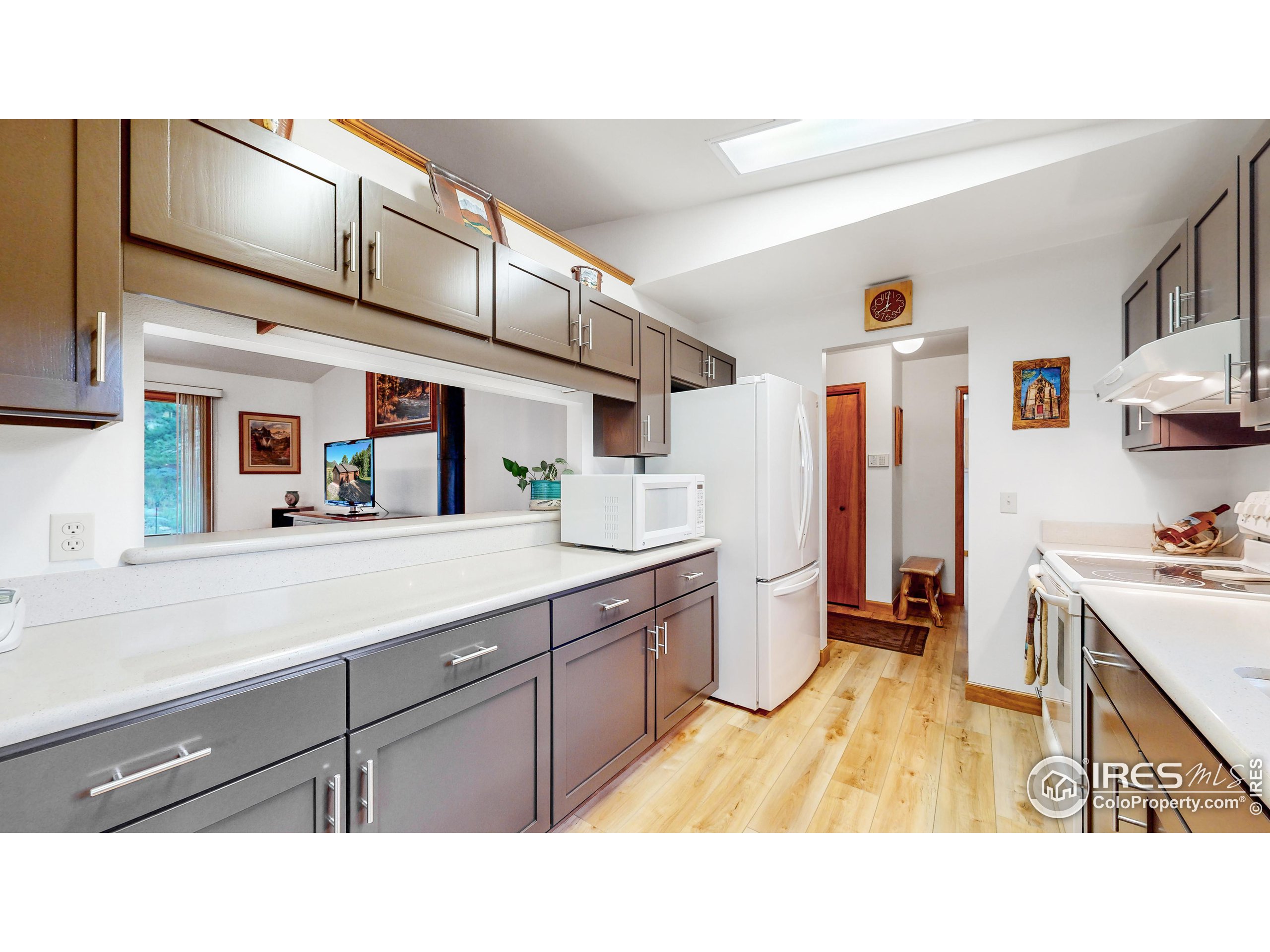 734 Meadowview Dr