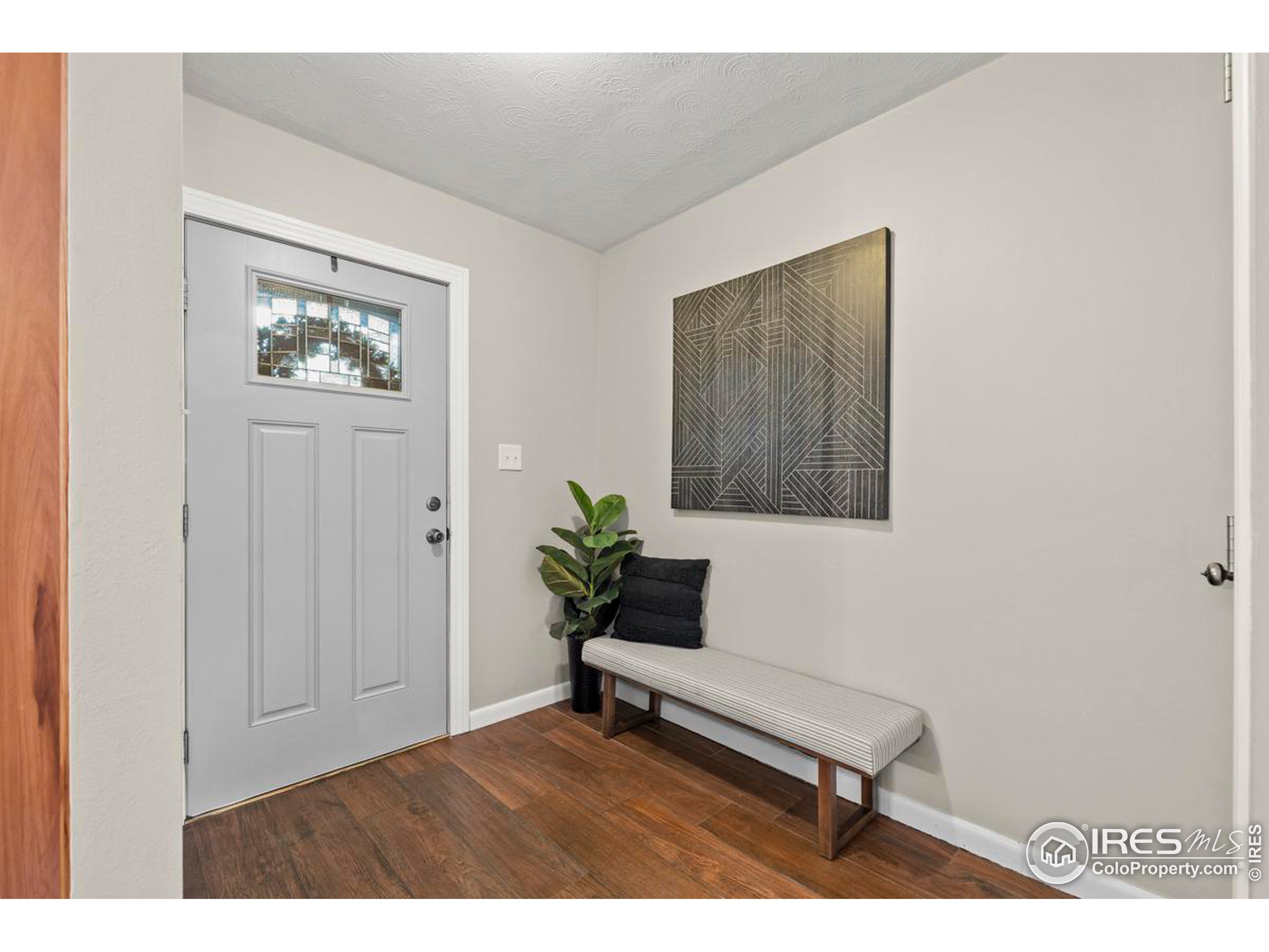 1043 Lexington Ln