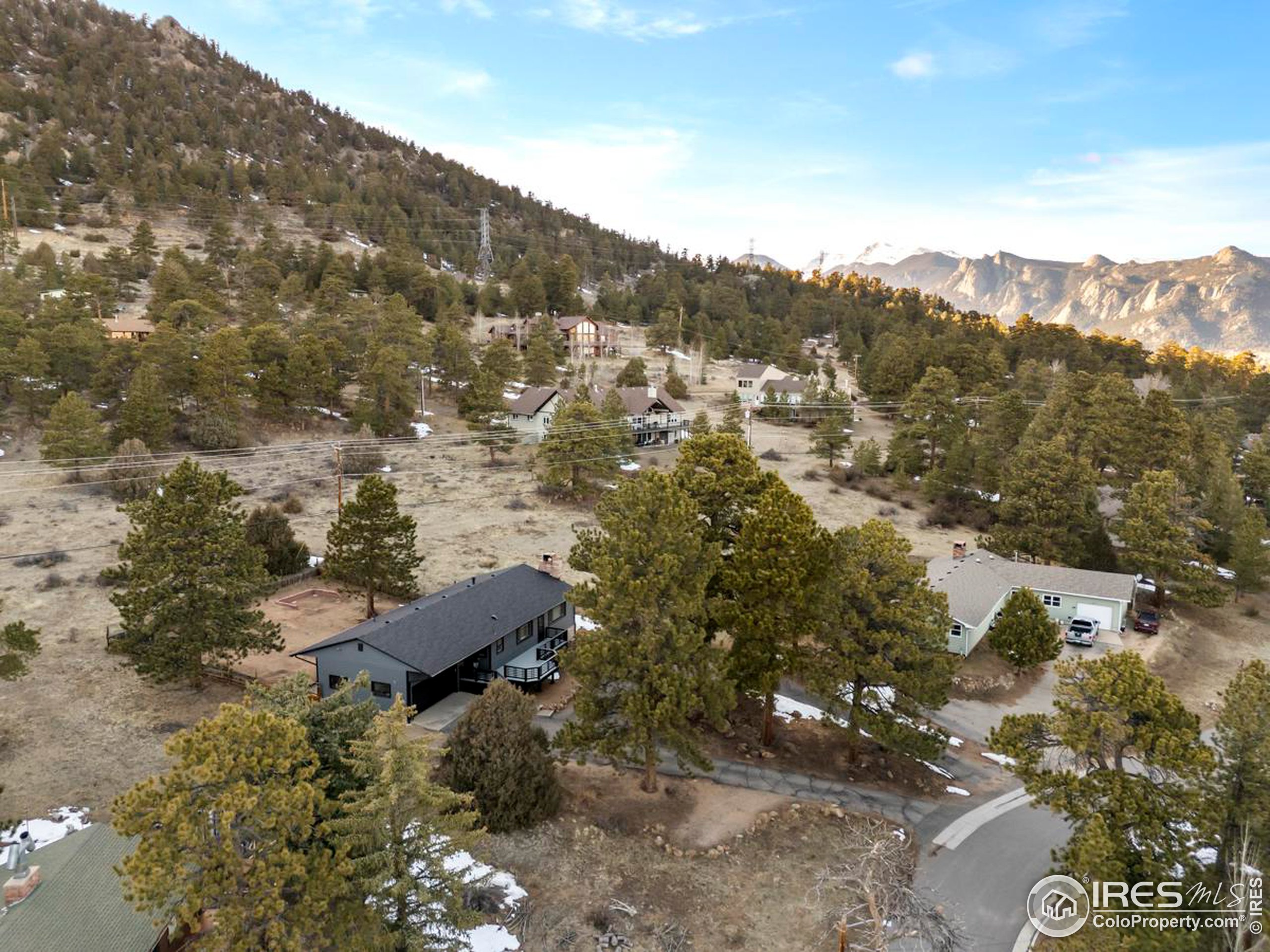 1043 Lexington Ln