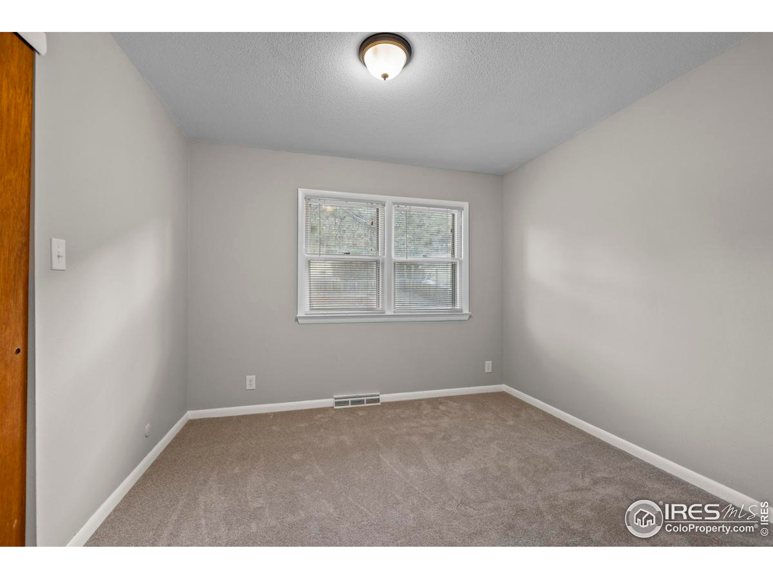 1043 Lexington Ln