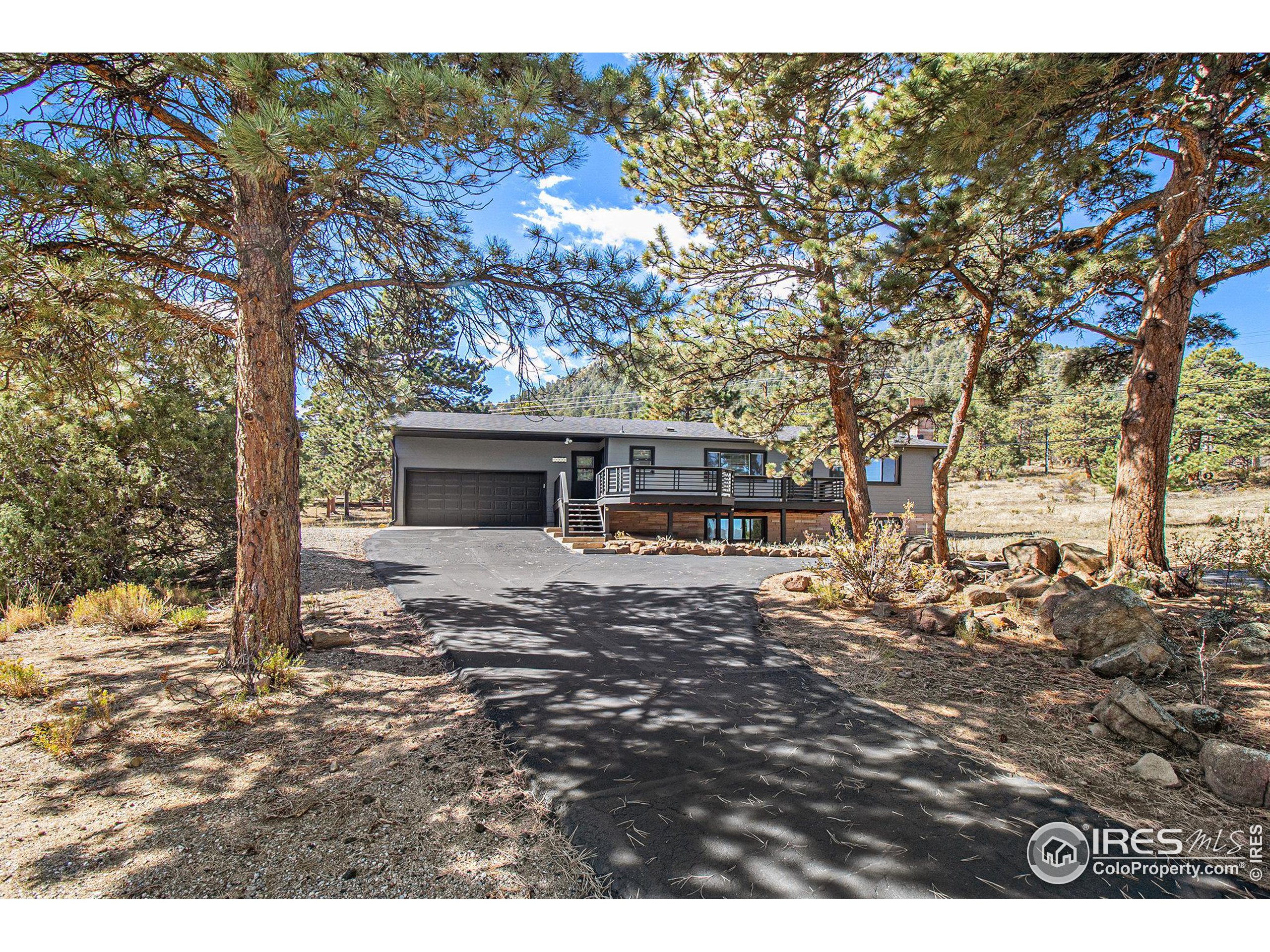 1043 Lexington Ln
