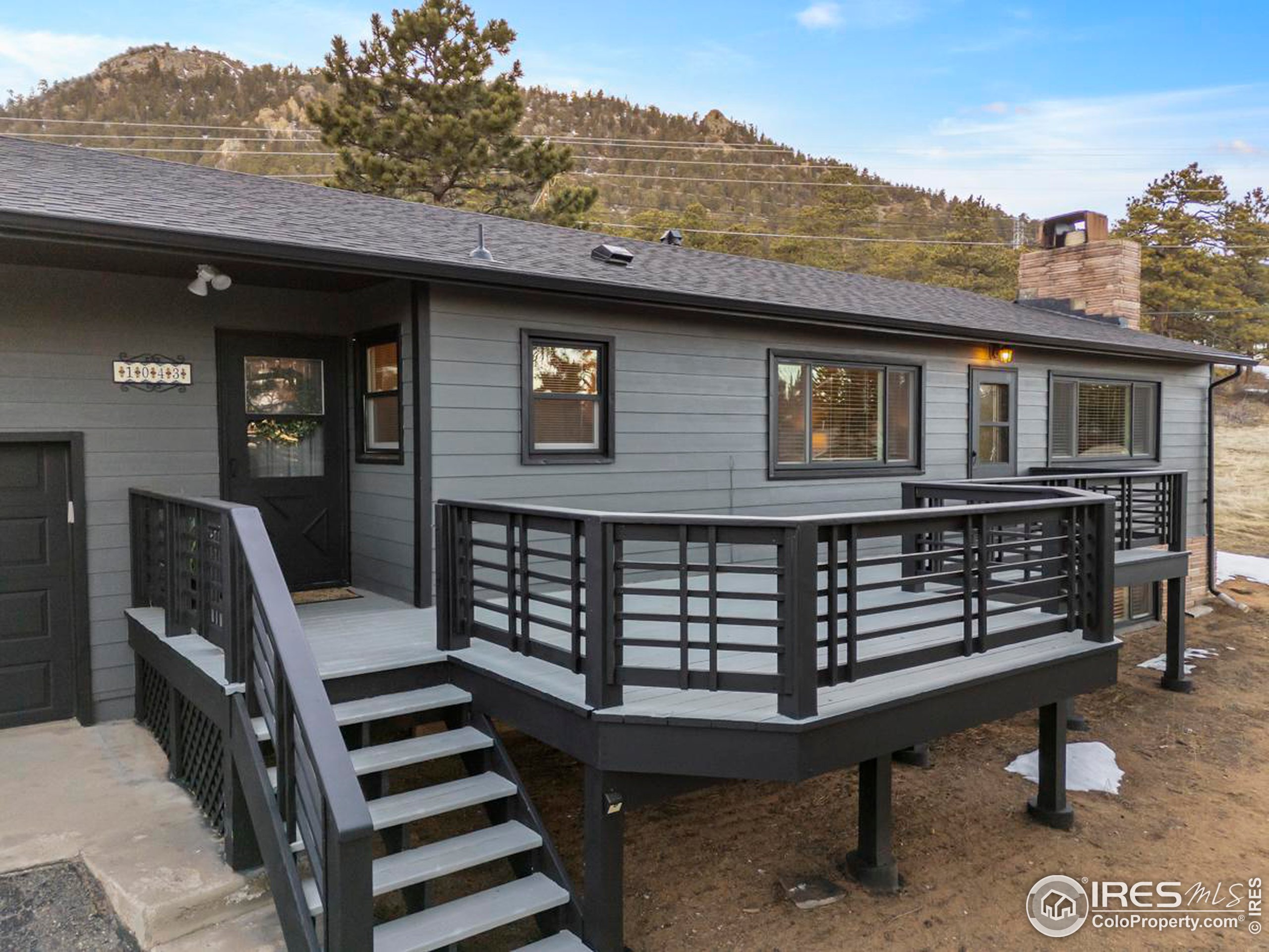1043 Lexington Ln