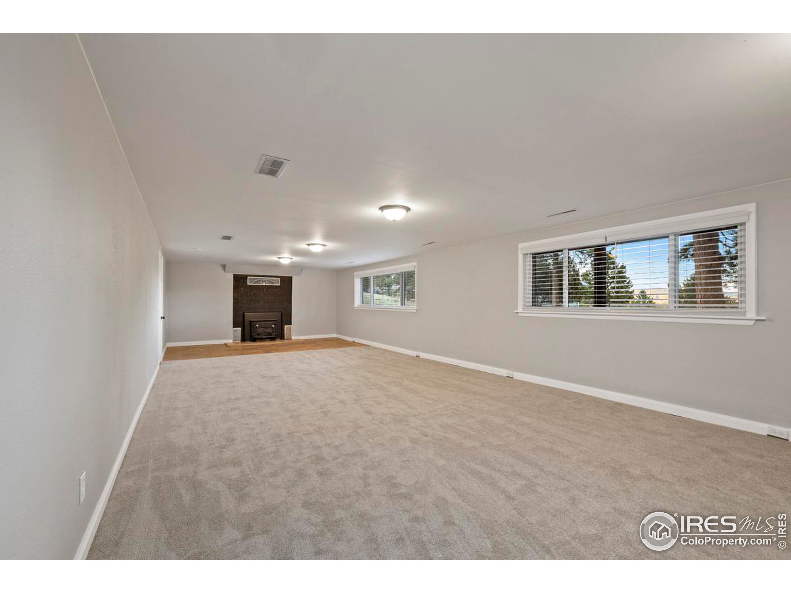 1043 Lexington Ln
