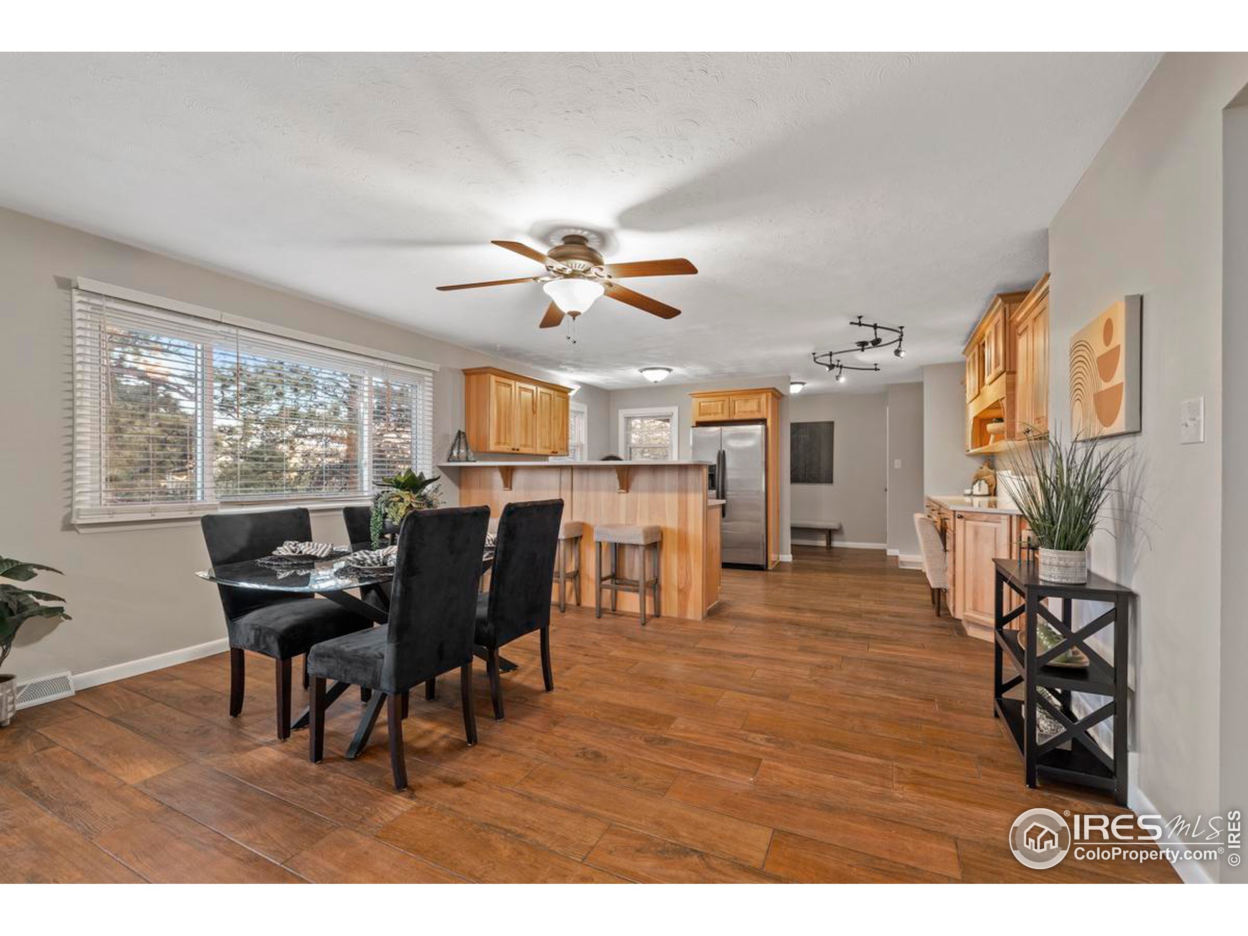 1043 Lexington Ln