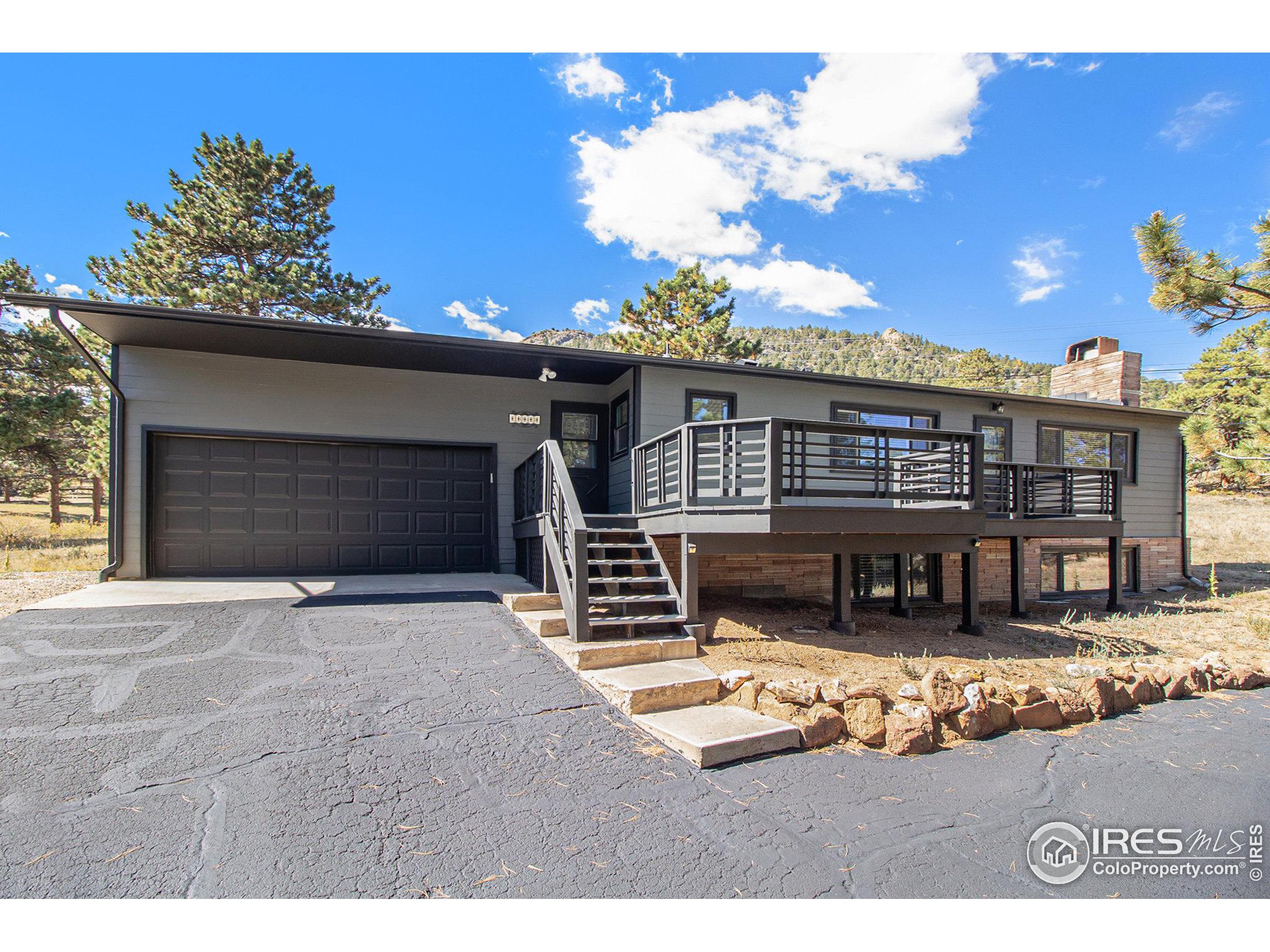 1043 Lexington Ln