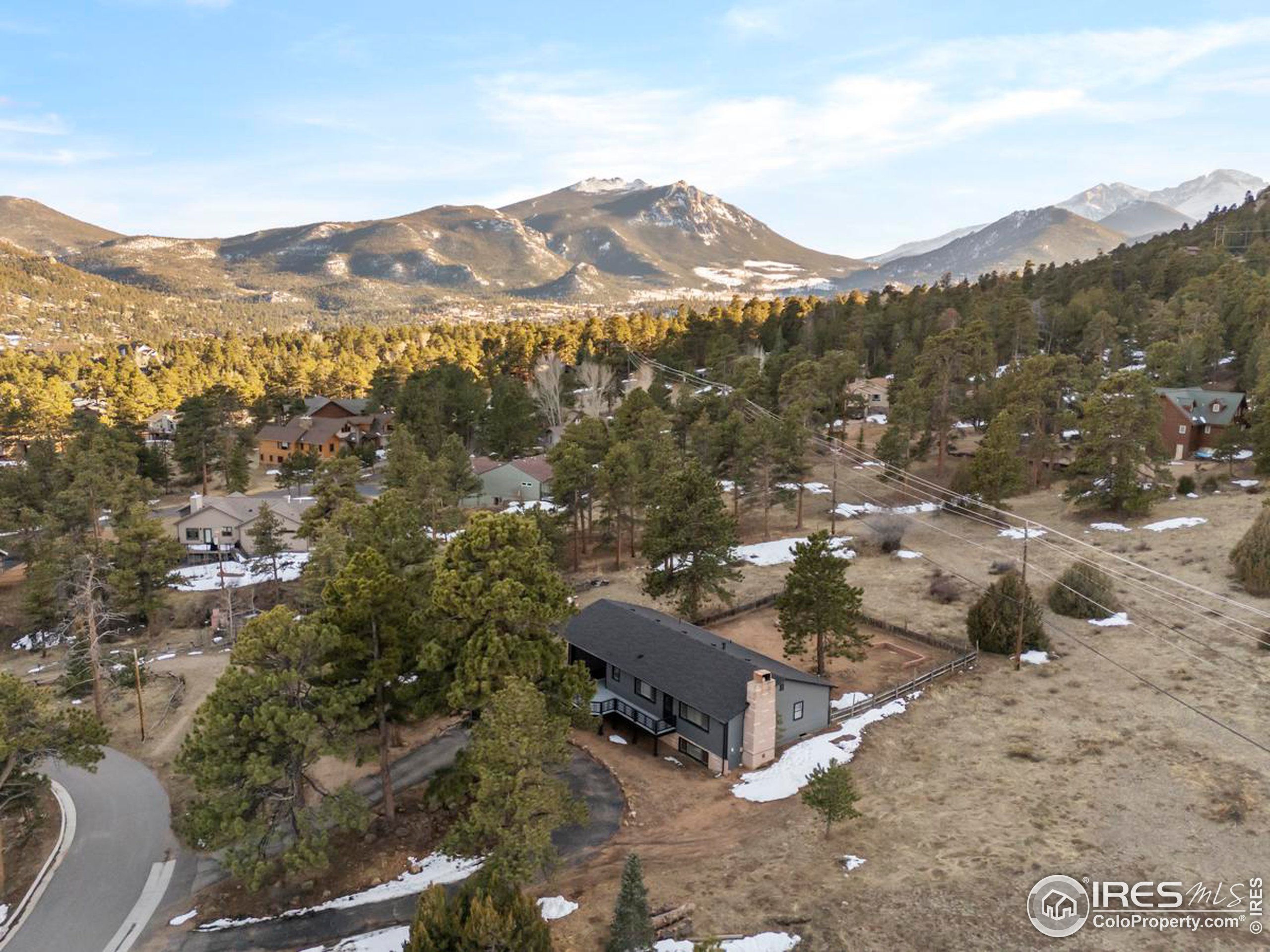 1043 Lexington Ln