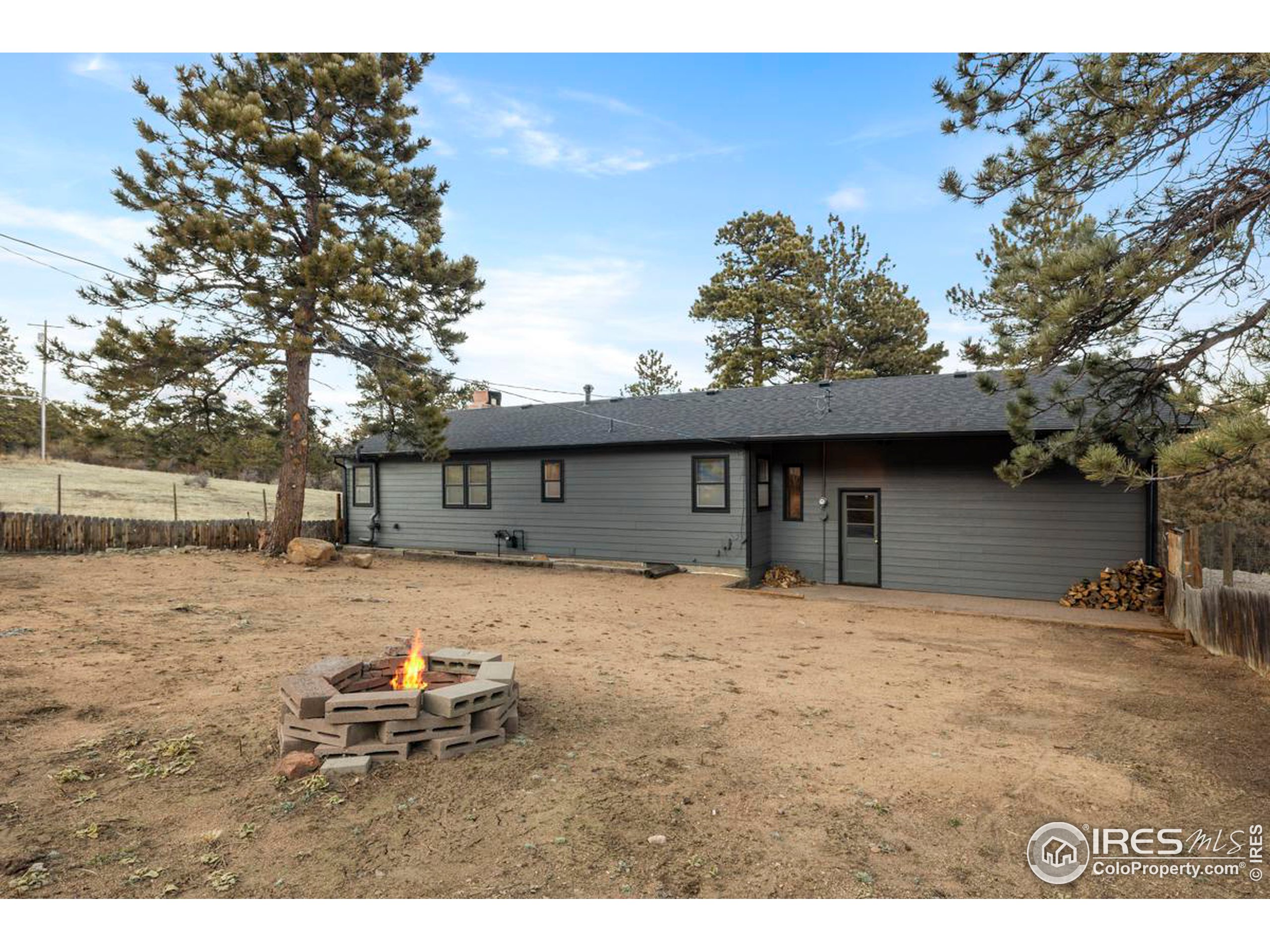 1043 Lexington Ln