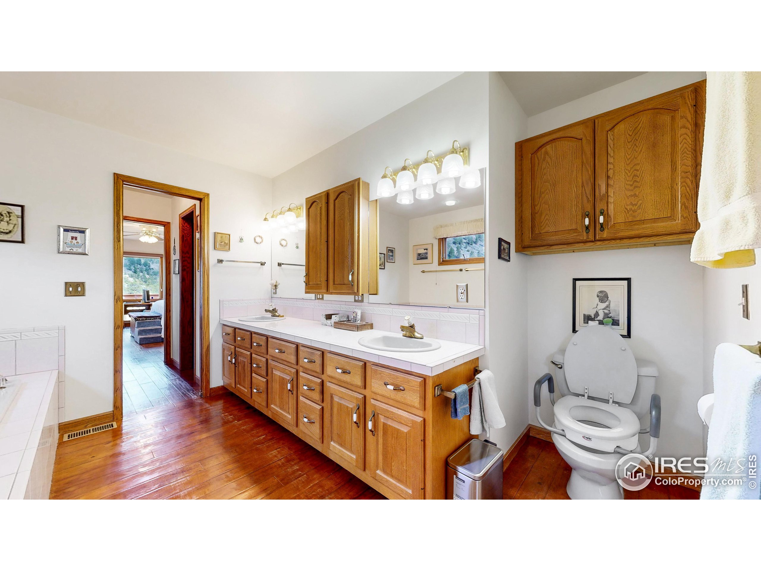 1089 Fall River Ct
