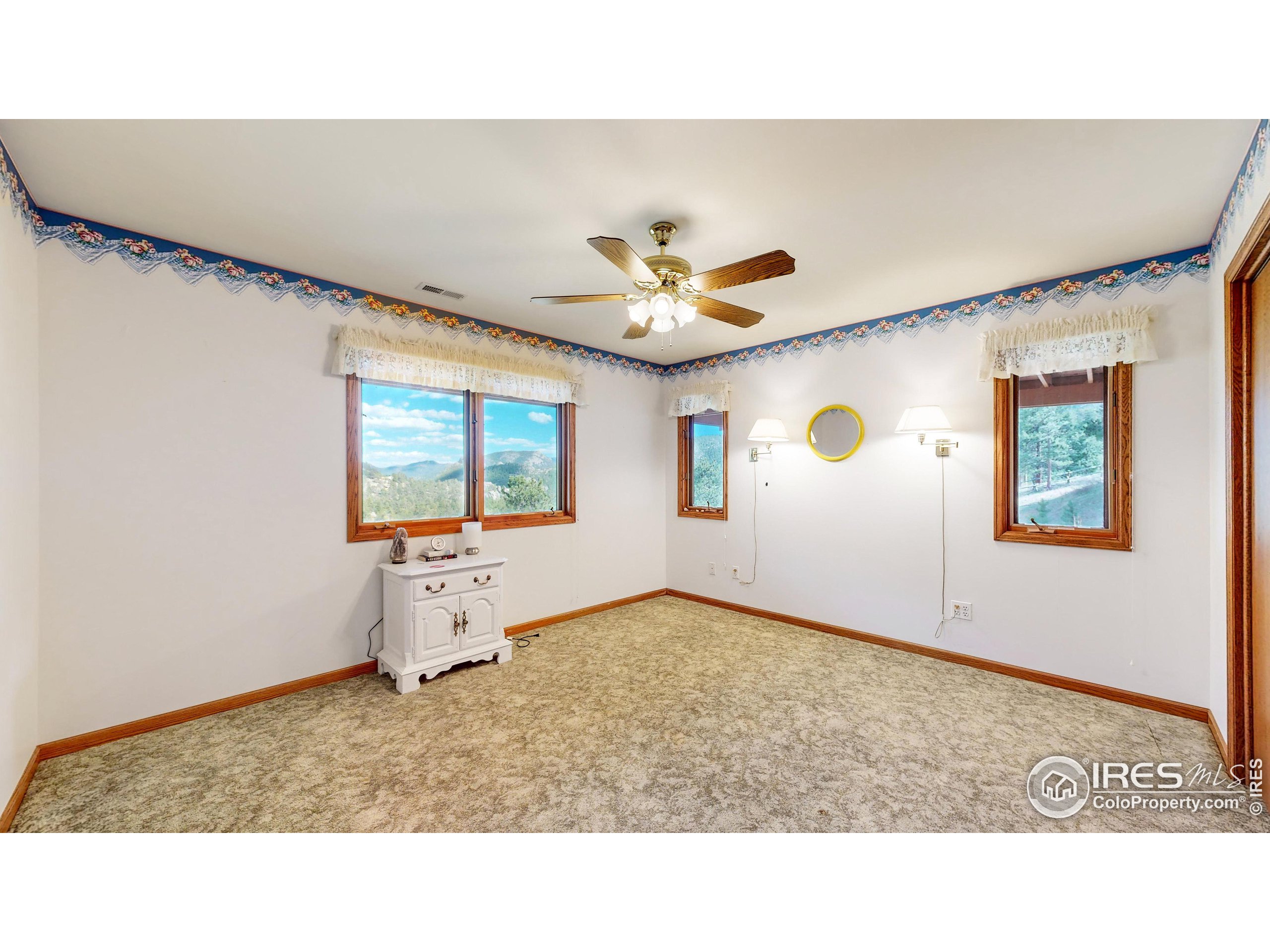 1089 Fall River Ct