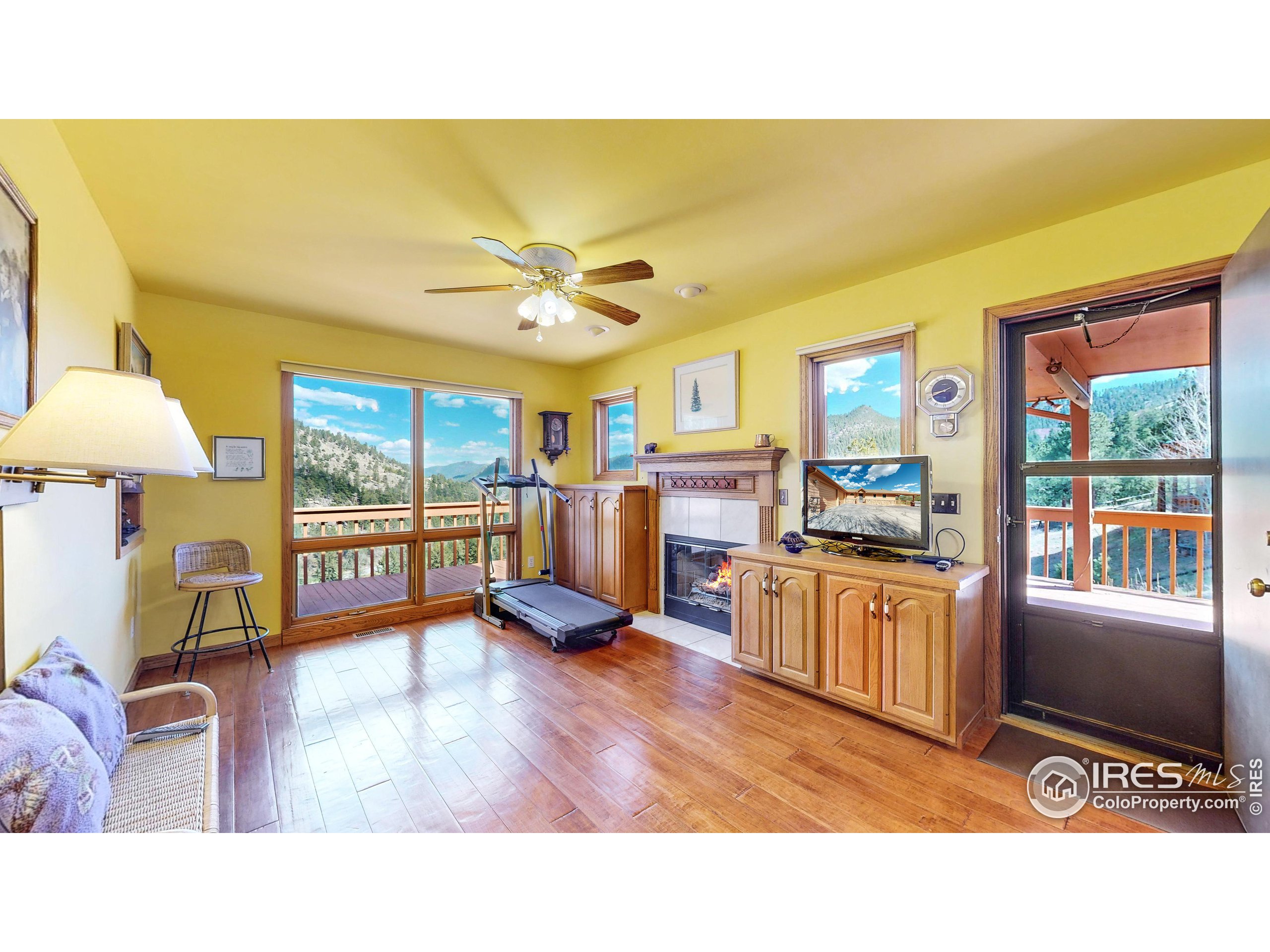 1089 Fall River Ct
