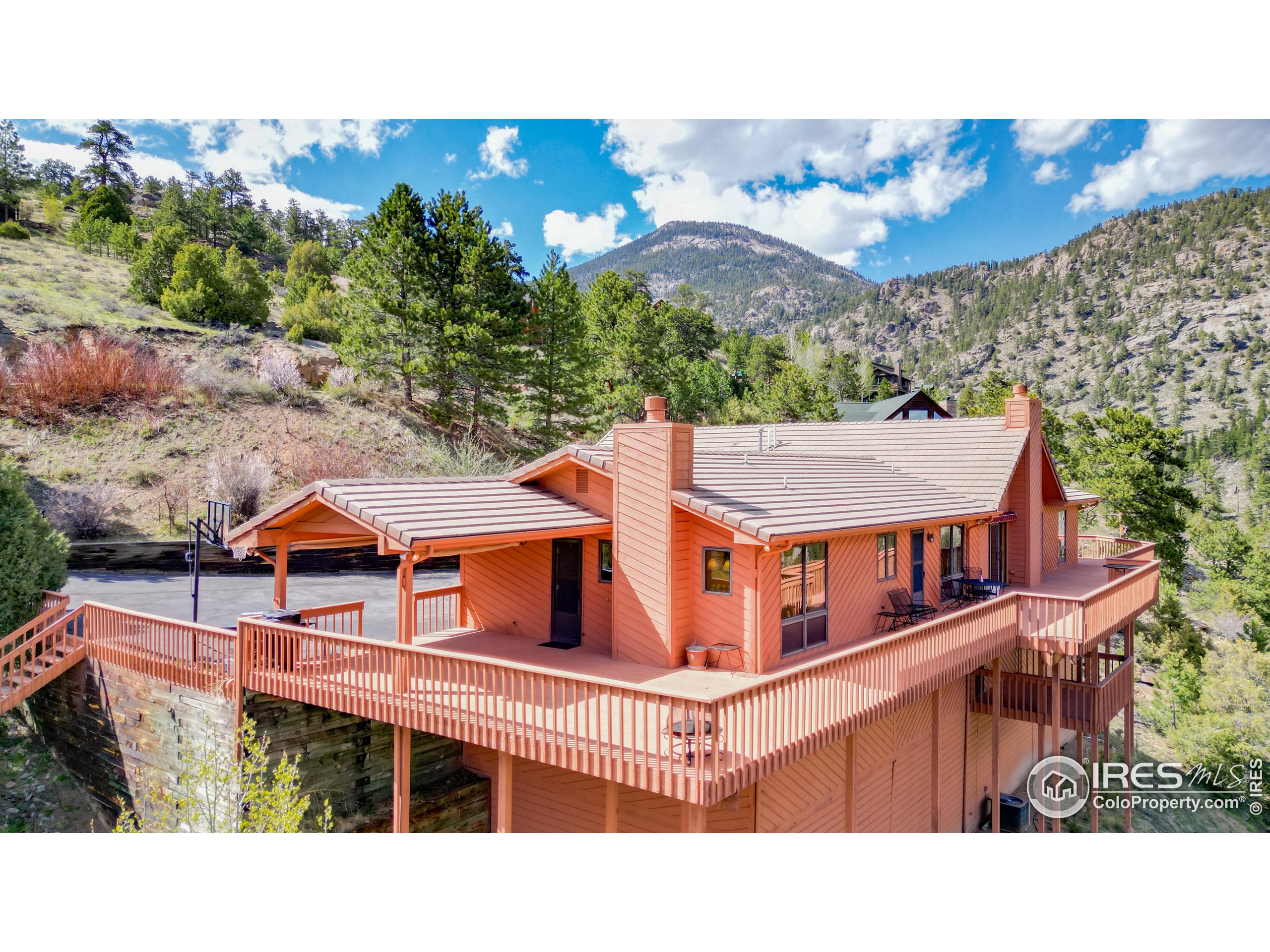 1089 Fall River Ct