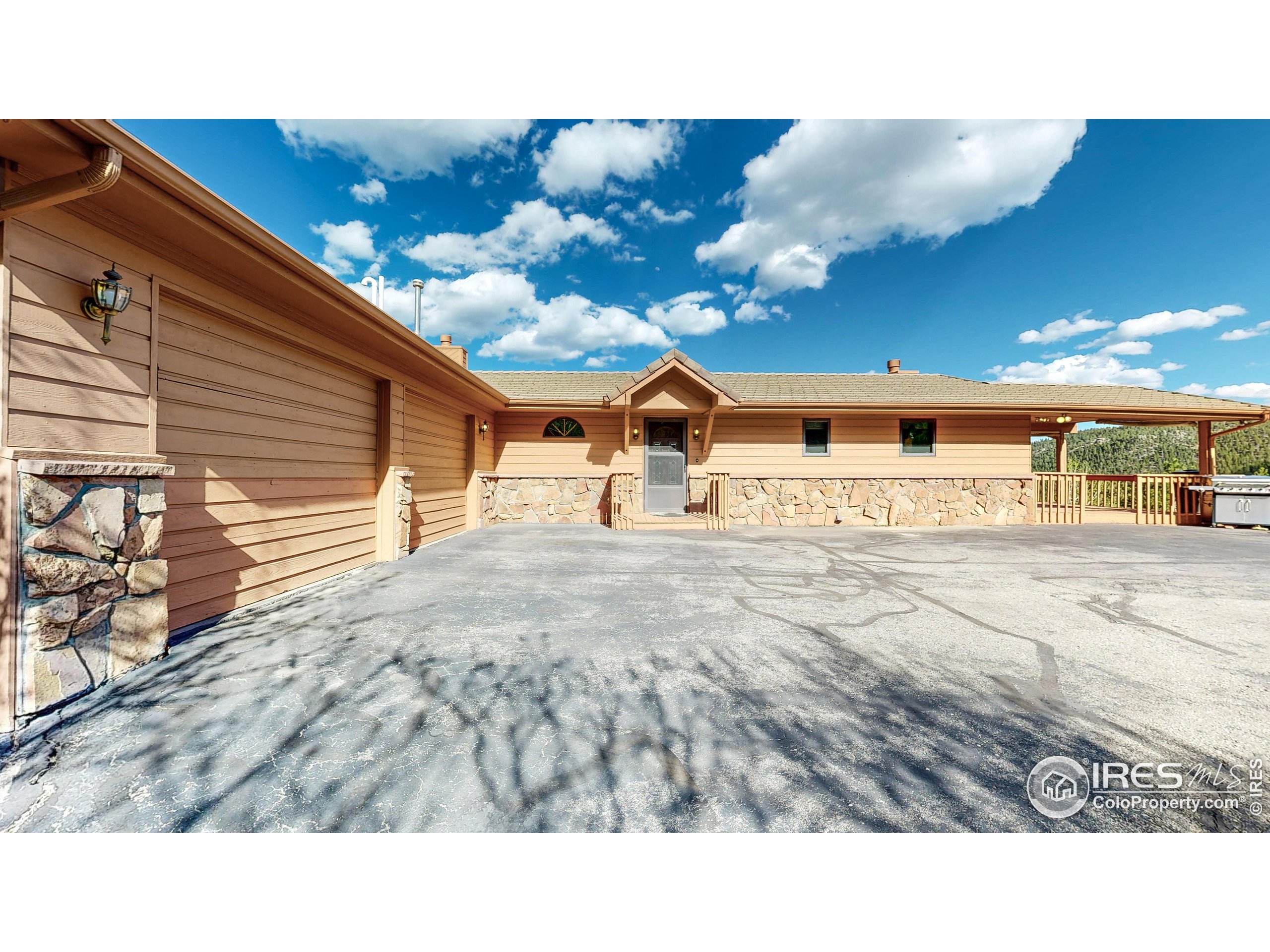 1089 Fall River Ct