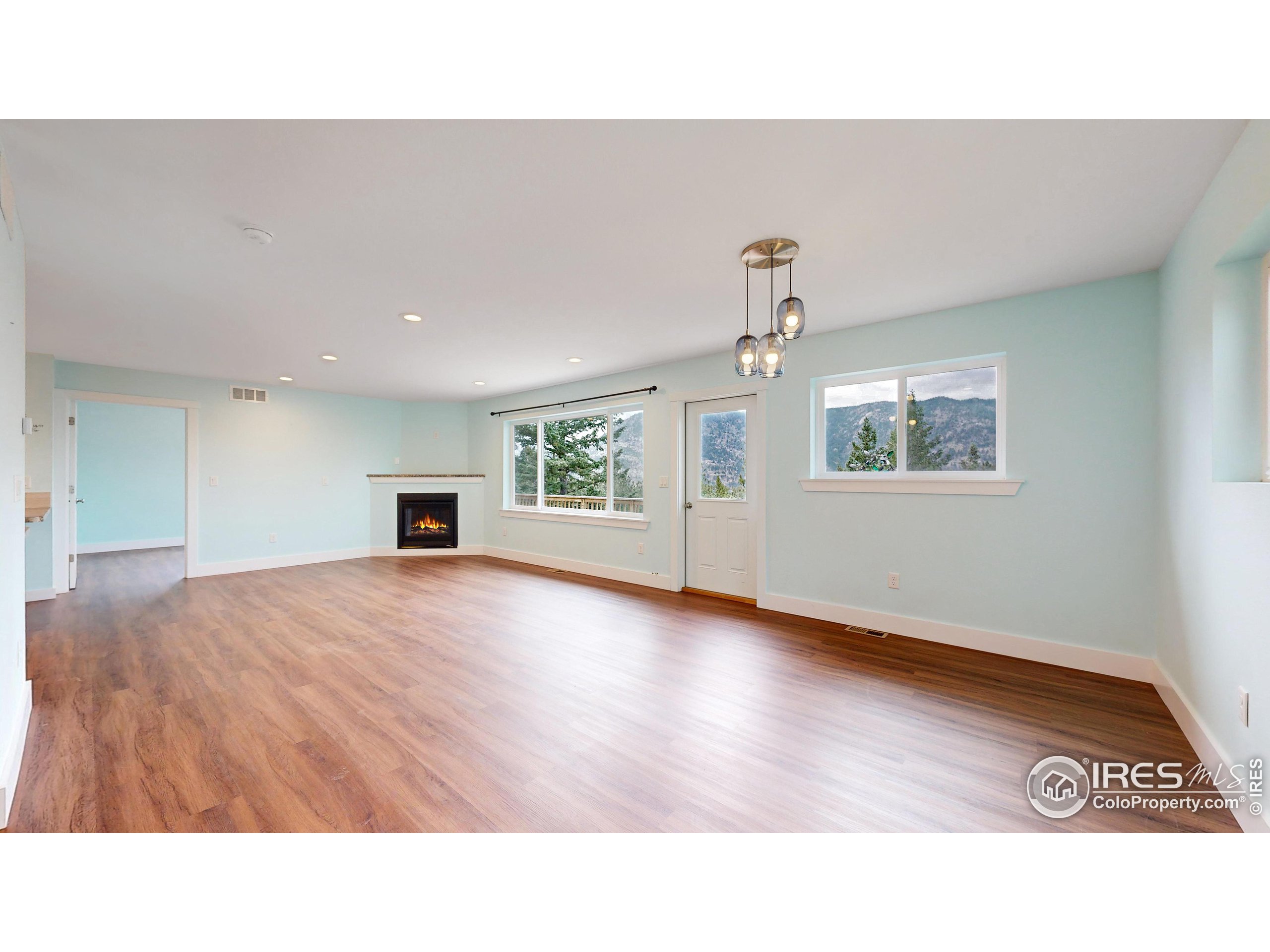 922 Easton Rd