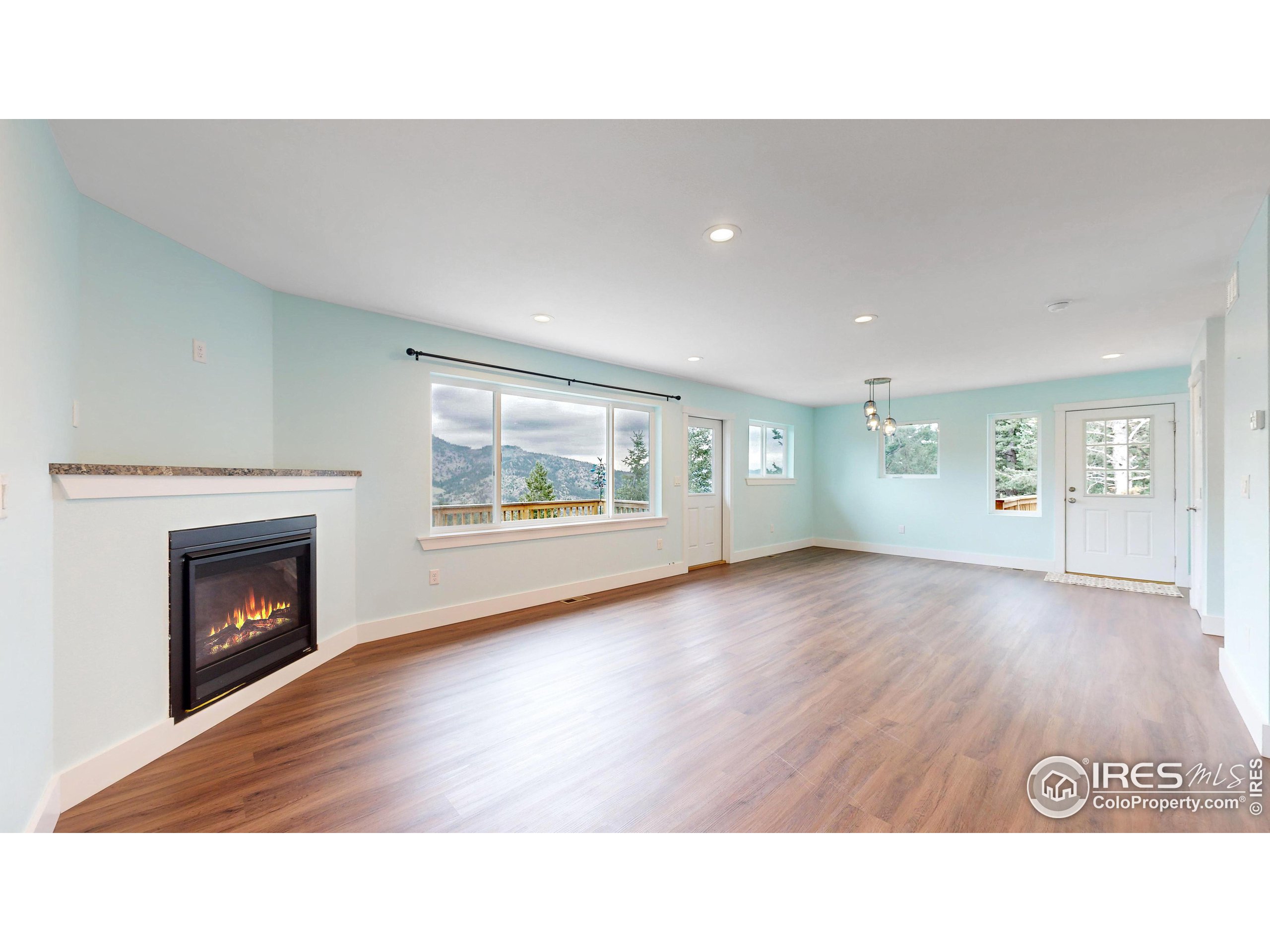 922 Easton Rd